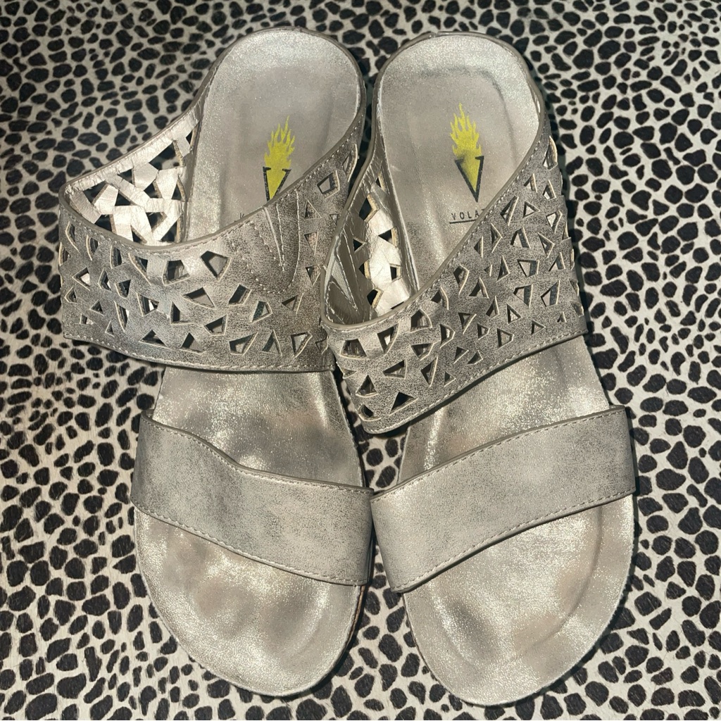Volatile Cork Gold Wedge Sandals Women’s Size 9 Slip-On Laser Cut Out Euc